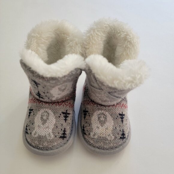 Knit booties faux sherpa, 5" outside sole length, great condition - Picture 2 of 13